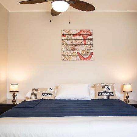 The Pier Beach Inn & Suites Willemstad Bagian luar foto