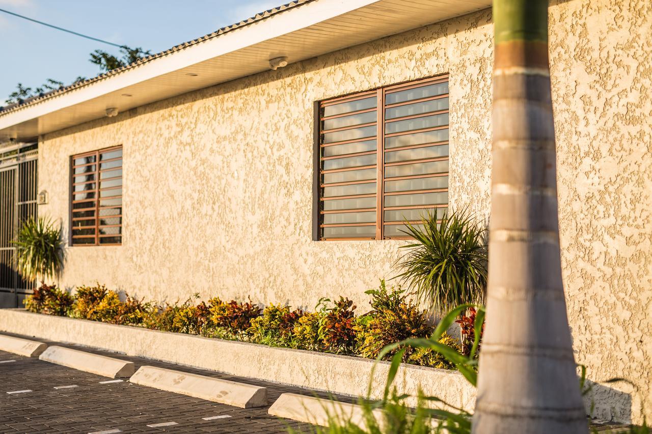 The Pier Beach Inn & Suites Willemstad Bagian luar foto