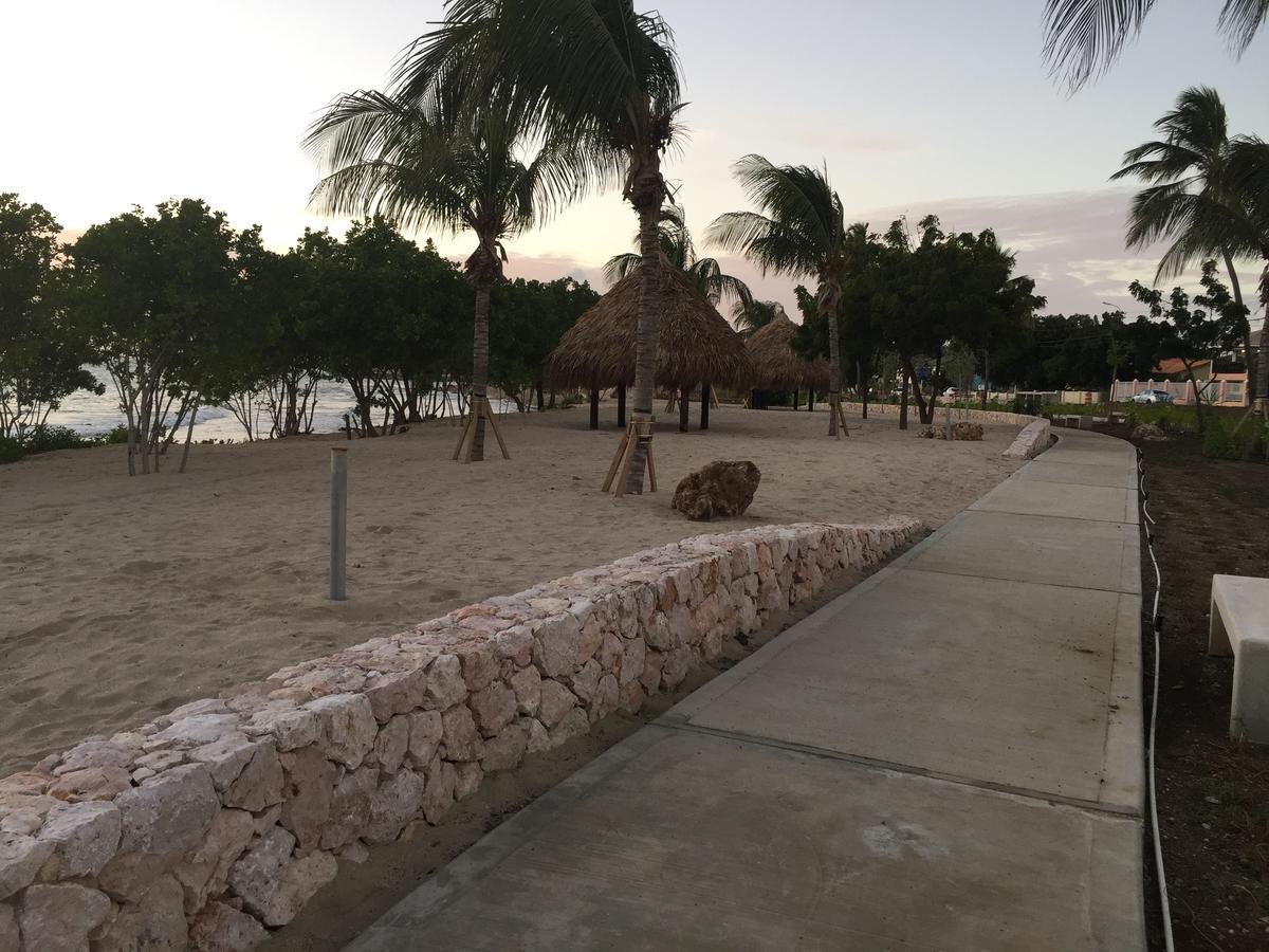 The Pier Beach Inn & Suites Willemstad Bagian luar foto