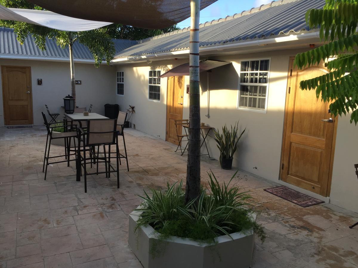 The Pier Beach Inn & Suites Willemstad Bagian luar foto