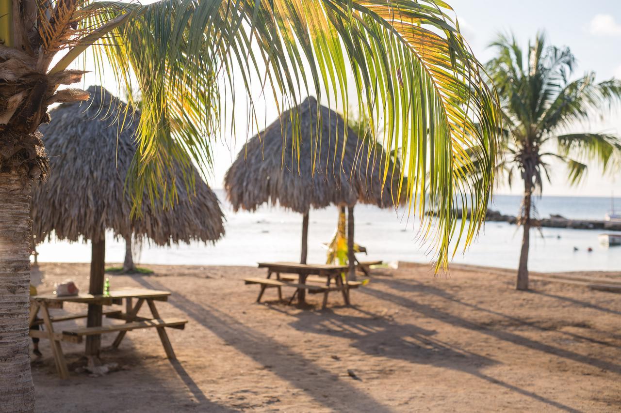 The Pier Beach Inn & Suites Willemstad Bagian luar foto